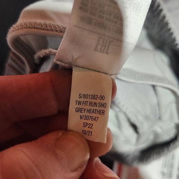 Girls grey shorts size large - Picture 7 of 7